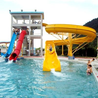 China OEM Outdoor Waterpark Glasvezel Waterglijbaan Aangepaste kleuren Volwassenen Lichaam Glijbaan naar zwembad Plezier Te koop