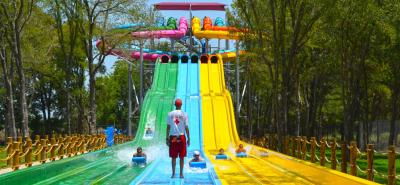 China Racing Water Slide Adventure Ride For Families And Friends With Exciting Twists for sale