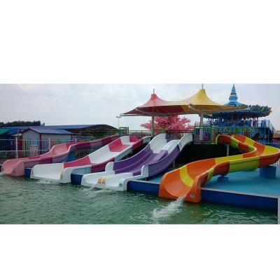 China Farbenfrohe Wasserrutsche Kinder mit Splash-Pool-Funktion Hinterhof-Pool Zuhause zu verkaufen