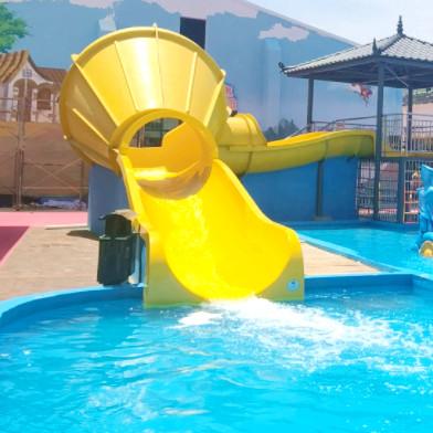 China High Durability Small Tornado Water Slide For 2 Children  3-15 Years Old for sale