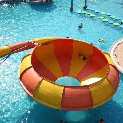 China Waterpark Aqua Park Space Bowl Waterglijbaan Met 6-10mm Dikte In RAL Kleuren Te koop