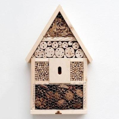 China Breathable Outdoor Insect Hotel Bee Garden and Solitary Insect Nester Hotel Bee Hive Insect Box House Outdoor Habitat for Mass Production for sale