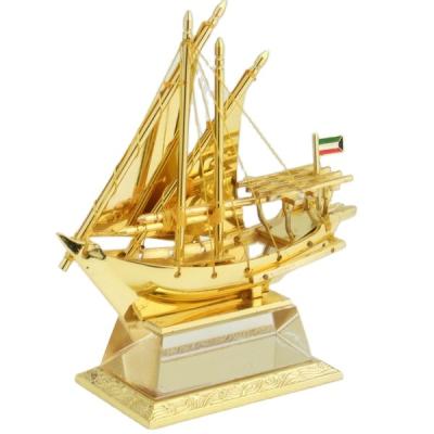 China High Quality Decorative Ornamental Bronze Statue Figure Sailing Ship Statue Custom Europe Metalwork Collectible Statue for sale