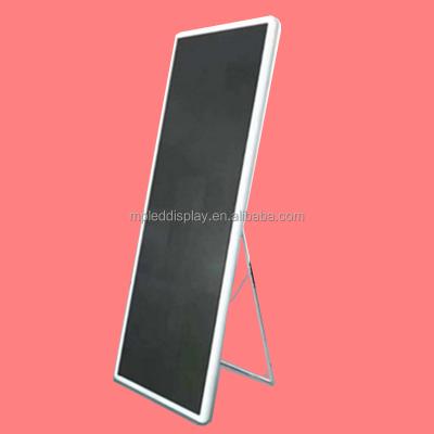 China Indoor Floor Mirror P4 LED Poster Smart Mall Player Digital Advertising Signage for sale