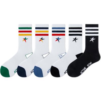 China Custom Women's Breathable Mid-Tube Socks Springs And Fall Sports Stockings Black And White Men's Stockings For Basketball Football for sale