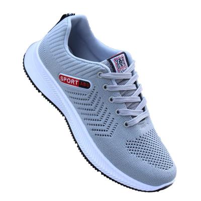 China Mesh shoes fast new men's breathable shoes popular summer delivery comfortable sports dad shoes for sale