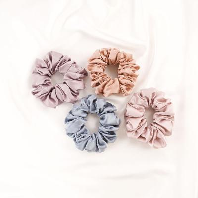 China Fashionable high quality 19mm 22 momme shiny hair scrunchies set 100% luxury 6 A silk hair elastic hair scrunchies for sale