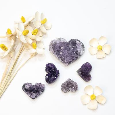 China High Quality Natural Custom Heart Shaped Crystal Stone Europe Group Amethyst Crystal Druzy Hearts Healing With Bestar Price for sale