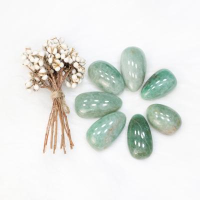 China Europe popular design natural palmstone wholesale price green strawberry quartz crystal palm for holiday decoration for sale