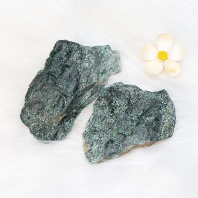 China Europe New Product Raw Crystals Tumbled Stones Bulk Natural Wholesale Green Crystal Gravel Mica Specimen For Healing for sale