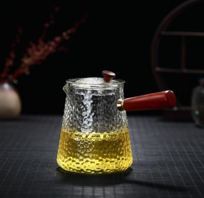 China New Design 2022 Sustainable Loose Leaf Tea Strainer Glass Kettle Teapot With Wooden Handle for sale