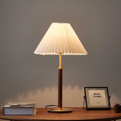 China Modern Postmodern Curved Acrylic Bedside Lamp Reading Desk Light Decoration Night Table Acrylic Light for sale