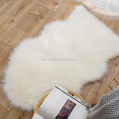 China Large Anti-Slip White Hotel Carpet Microfiber Fur Throw Blankets With White Faux Fur for sale