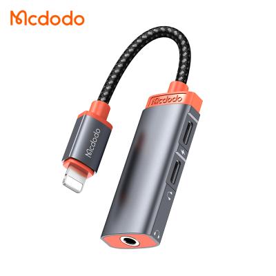 China Charging and listening to music at the same time MCDODO 2 in 1 Lighting to 3.5mm Jack Charger Aux audio cable. turn on adapter support phone call for iPhone for sale