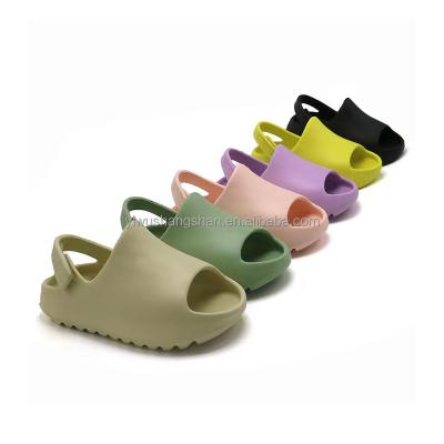 China New Arrival Massage Kids Lightweight Soft Unique Kids Sandals Boys Girls Summer Sandals Multi Color EVA Slippers for sale