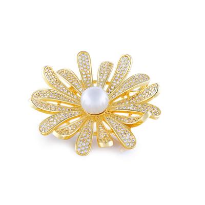 China Luxury brooches explosion models selling the best flower jewelry zircon ladies brooch lucky flower for sale