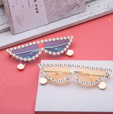 China Fashionable Oval Cat Eye Rhinestone Diamond Sunglasses Bling Eyewear Women 2021 for sale