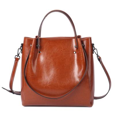 China 2022 Wholesale Korean Style Water Resistant Cross - Body Messenger Bag Large Capacity Wax Genuine Leather Women's Handbag for sale