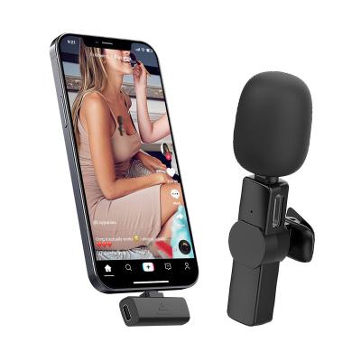 China 2021 Lavalier Microphone Portable Live Streaming youtube for IPhone Smartphone Lapel Recording Wireless MIC Microphone for sale