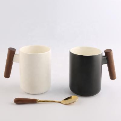 China New Arrival 12oz Sustainable Wood Handle Ceramic Coffee Cup Mug With Spoon for sale