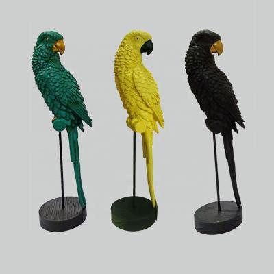 China Europe and the United States wholesale outdoor decorative statue supply articles resin craft parrot display statues creative crafts resin bird for sale