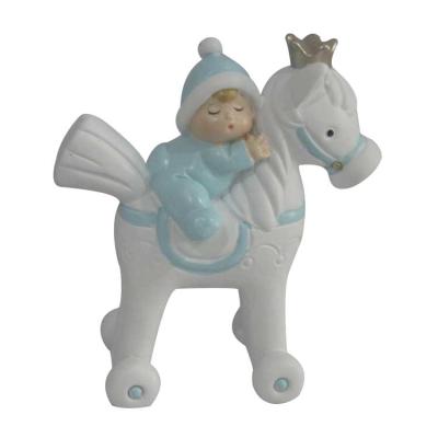 China Polyresin baby shower figurines of Europe small custom sculpture baby boy and girl horse figurine novelty gifts for sale