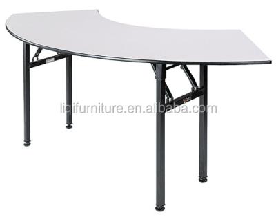 China Foldable Design Hot Selling PVC Covered Plywood 18mm Crescent Folding Table QZ6004 for sale