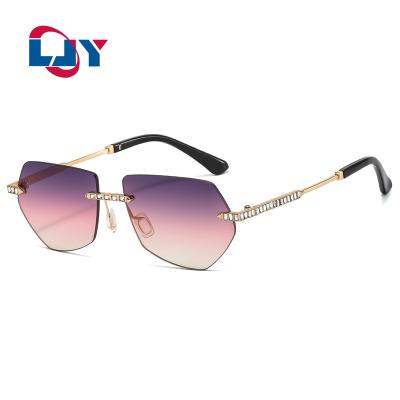 China 2022 New Arrival High Quality 2205 Designer Brand Women Oversized Metal Frame Sunglass Sunglasses for sale