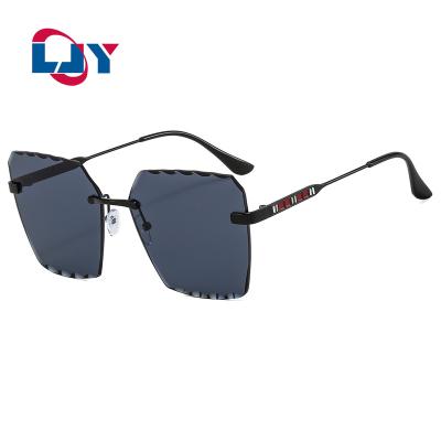 China New Big Square Frameless Sunglasses Personalized Fashion Men's And Women's Sunglasses High Quality 2228 2022 for sale