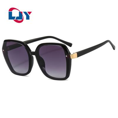 China High Quality 2121 New PC Women Big Shades UV400 Shades Pink Eyewear Hot Square Stylish Oversized Sunglasses Men Outdoor for sale