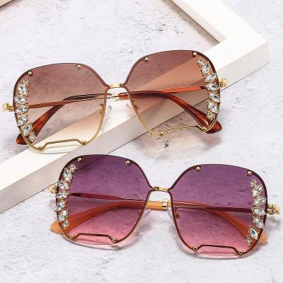 China High Quality T22025 Vintage Square Rivet Hollow Out Glasses Sun Shades Oversized Ladies Eyewear Sunglasses For Women for sale