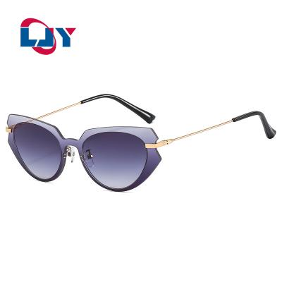 China 2022 high quality sunglasses 2059 Cat Eye Fashion Sunglasses Trend personality glasses transparent color European and American CIA retro for sale