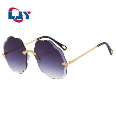 China Hot Selling High Quality 2192 Street Beat Frameless Sunglasses 2022 Women Shape Rimless Cloud Shape Sun Glass Luxury Ladies for sale