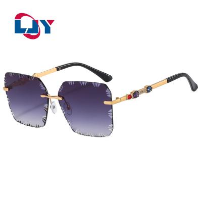 China High Quality 2137 Big Frame Oversized Sun Glasses Women Sun Glasses Shades Eyewear Fashion Square Fashion Color for sale