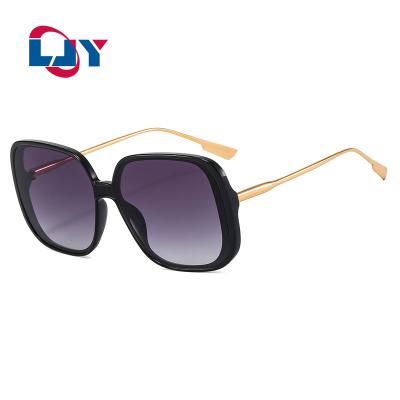 China High quality newest fashion women's colorful thick frame sunglasses promotion shades sunglasses 2081 for sale