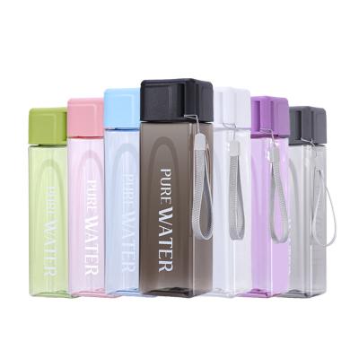 중국 480Ml BPA FREE Cheap Portable Plastic Square water bottle with strap flip up lid Custom Logo 판매용