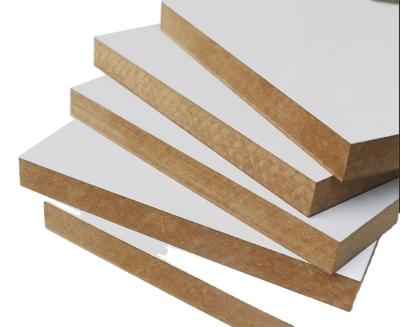 China 3mm 6mm 12mm 15mm 18mm high quality moisture proof fiberboard melamine mdf white hdf board for furniture for sale