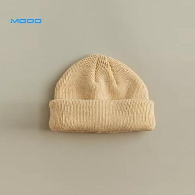 China MGOO COMMON COMMON Shorts Custom Khaki Roll Knit Acrylic White Beanie Winter Hat for sale