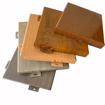 China Paneles de pared de cortina de aluminio 1.0 mm-6.0 mm Hoja de madera de aluminio para decoración de fachada en venta