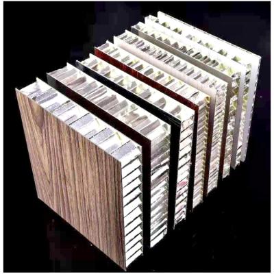 中国 HPL Sandwich Composite Material Aluminium Honeycomb Panel With Imitated Wood Colors 5-50mm Thickness 販売のため