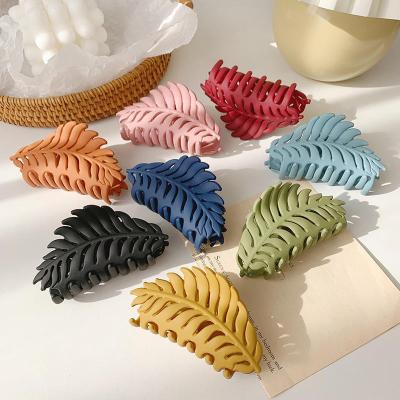 China Jiamu Fashion Korean Matte Large Hair Claw Clips Single Leaf Hair Decoration Women Girls Hair Clips Ponytail Holder Hot Form Hair Claws for sale