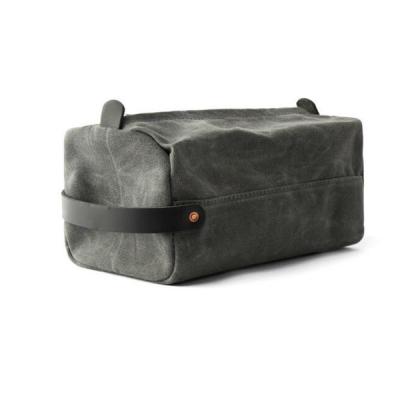 China Competitive Price Custom Waxed Waterproof Canvas Toiletry Bag Men Toiletry Bag Sports Bag for sale