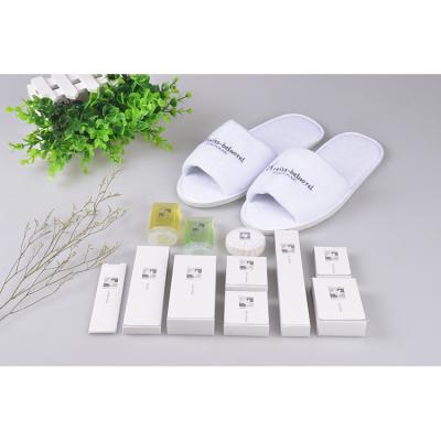 China Eco Friendly Customized 15PCS Hotel Amenities Disposable Hotel Amenities Set YKL-ycx005 for sale