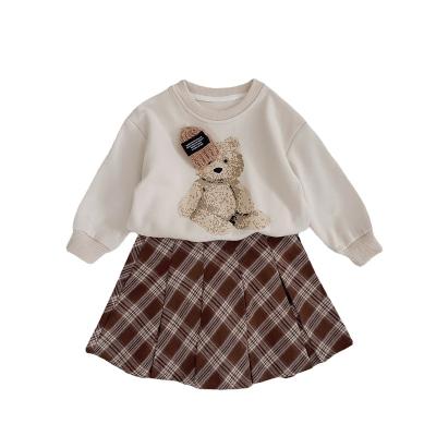 China 2022 New Autumn Real Bear Hat Mom And Girls Sleeve Long Bear Print Sweatshirt Pleated Skirt Two Piece Set for sale