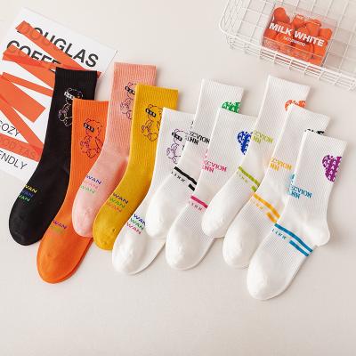 China Manufacturer Men Custom Letters Design OEM Sport Daily Life + Sports Running Breathable Socks Customize for sale