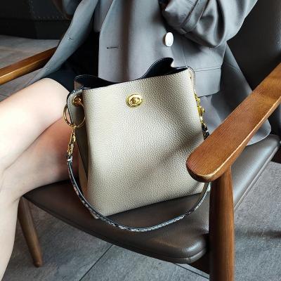 China Other newest styles good fashion leisure woman bucket bag leather messenger bag please contact us for good quality luxury famous bags for sale