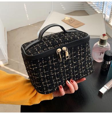 China Fashion Fashion Toiletry Travel Makeup Wool-Spin Cosmetic Bag for sale