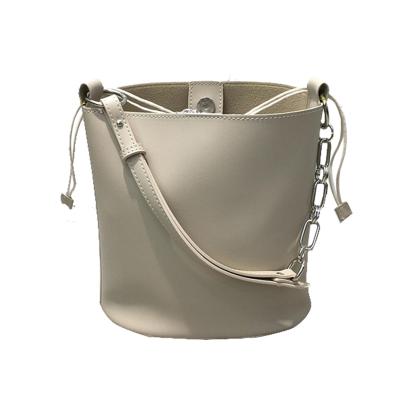 China 2021 New High Quality Simple One-shoulder Bucket Lady Bag Cross Body Bag Tie Drawstring Lining Bag for sale