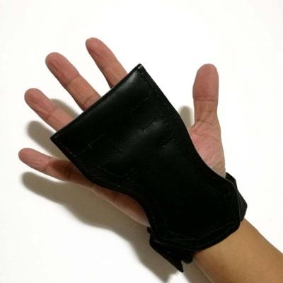 China Comfortable Cross Fitness Equipment Gymnastics Wrist Support Weightlifting Leather Training Hand Grips for sale