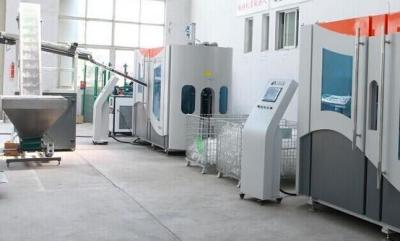 Chine Fonctionnement à grande vitesse de soufflement de capacité de la machine 9600 BPH de bouteille en plastique raisonnable de structure à vendre